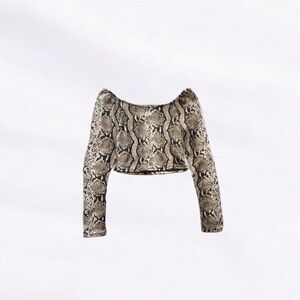 timing ⋆ snake print crop top